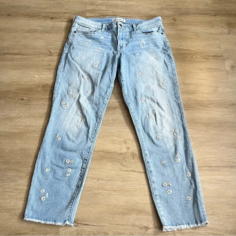Abercrombie & Fitch Spring Mid Rise Skinny Daisy Floral Embroidered Jeans 30